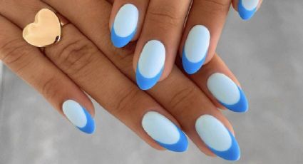 Elegantes y modernos diseños de uñas francesas azules