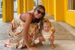 Moda: el primaveral look de Pampita y su hija Anita García Moritán para ir a votar