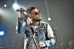 El terrible momento de Ulises Bueno: en pleno show lo tiraron del escenario y le robaron todo