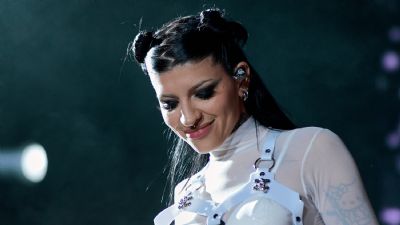 Cazzu festeja la viralización de su nuevo disco con esta foto