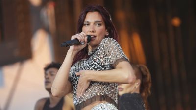 Dua Lipa generó furor al cantar un tema de Manu Chao en vivo