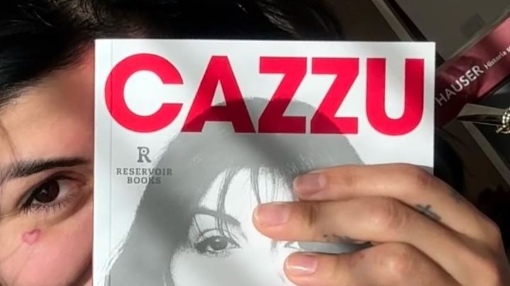 Ahora también escritora: Cazzu sacó a la venta su primer libro y está haciendo furor